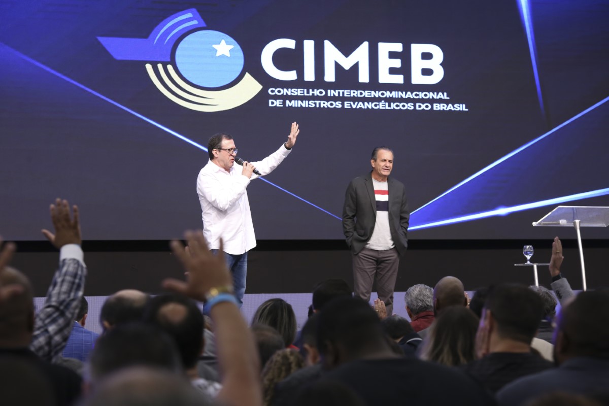 Ministro do CIMEB em congresso